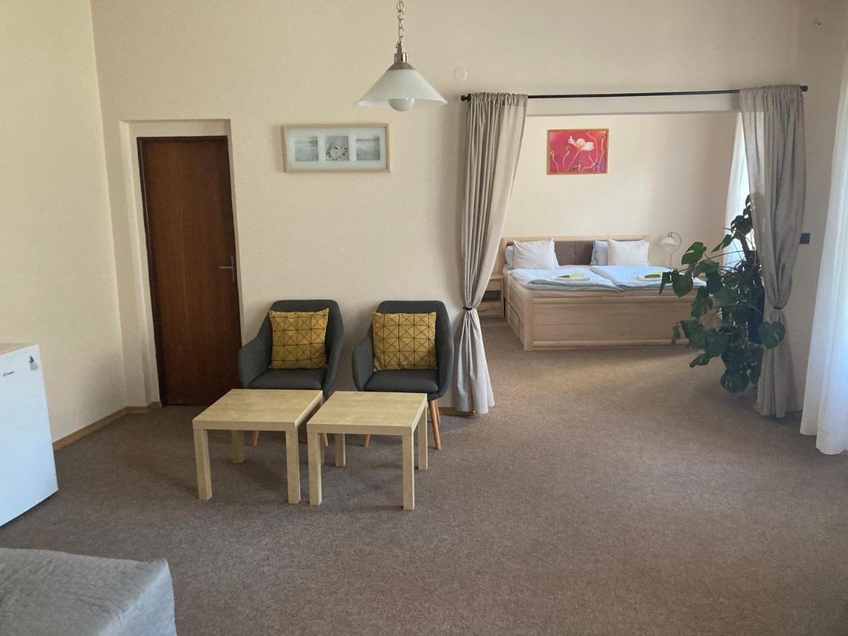 Penzion A Restaurace Modra Ruze Tabor Zewnętrze zdjęcie