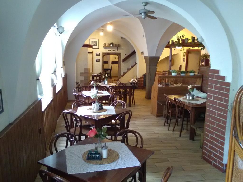 Penzion A Restaurace Modra Ruze Tabor Zewnętrze zdjęcie