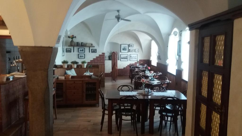 Penzion A Restaurace Modra Ruze Tabor Zewnętrze zdjęcie