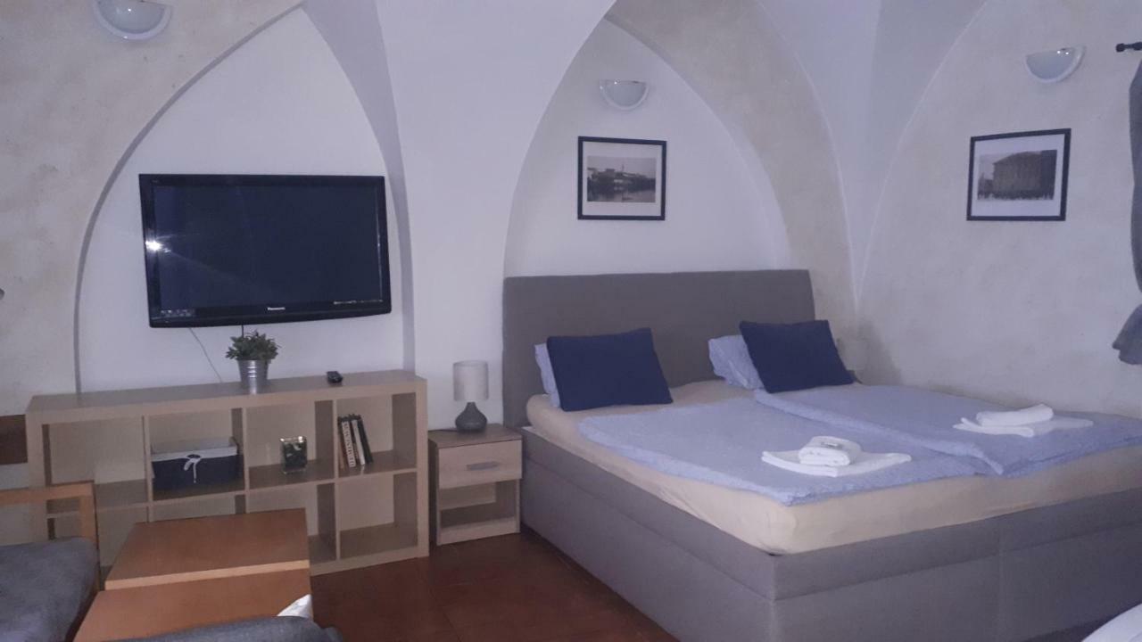 Penzion A Restaurace Modra Ruze Tabor Zewnętrze zdjęcie